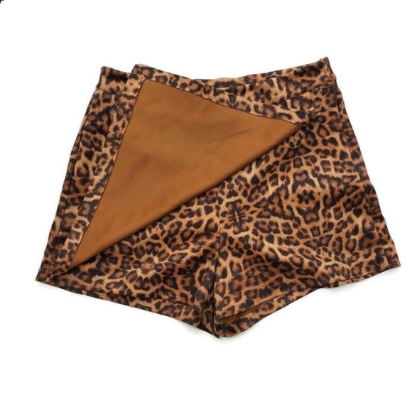 ENTRO Leopard Short/Skort EUC Size M - Picture 3 of 8